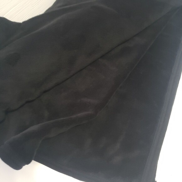 Fleece Throw Blanket Harrahs Las Vegas Black w Logo 100% Polyester 58x49 inches - Picture 5 of 8